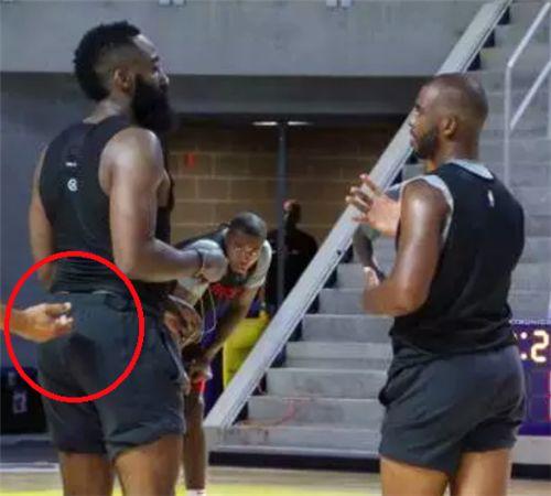 26届状元热门！小布泽尔今日18+15+5，带领杜克豪取十连胜（2026届状元大热！小布泽尔轰18+15+5，助杜克豪取十连胜）