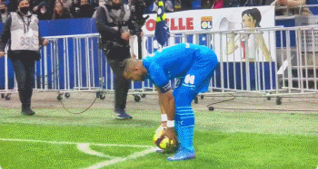 莱比锡官方：韦德拉奥果左膝腘窝处肌腱受伤，将缺阵数周