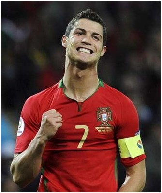 法比奥：非常荣幸拿到中超金靴，这背后是所有人的努力和付出（法比奥：荣膺中超金靴倍感荣幸，这一切离不开大家的共同努力）