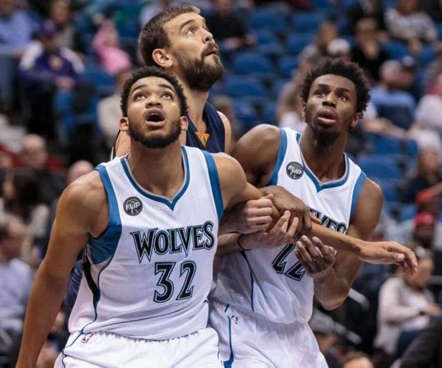 国足大换血！邵佳一破格提拔3大新星， 球迷：比归化球员强多了！（国足阵容大调整！邵佳一破格召入三大新星，球迷：实力不逊归化球员）