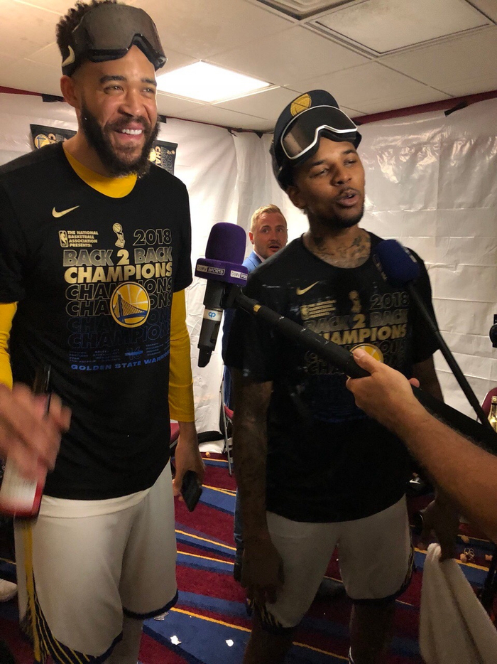 戴帽助爱尔兰进附加赛，帕罗特当选世欧预本轮最佳球员（上演帽子戏法助爱尔兰晋级附加赛，帕罗特荣膺本轮世欧预最佳）