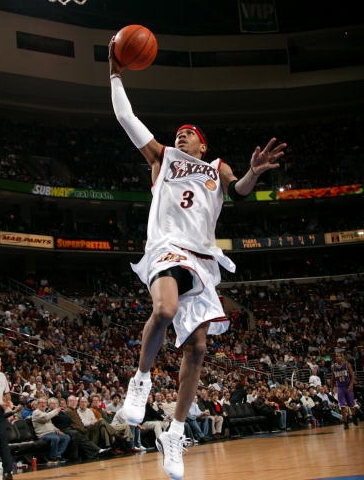 媒体人晒视频：赛后蒯纪闻安慰山东U20球员，很有大将风度（媒体人晒视频：蒯纪闻赛后安慰山东U20队员，尽显大将之风）