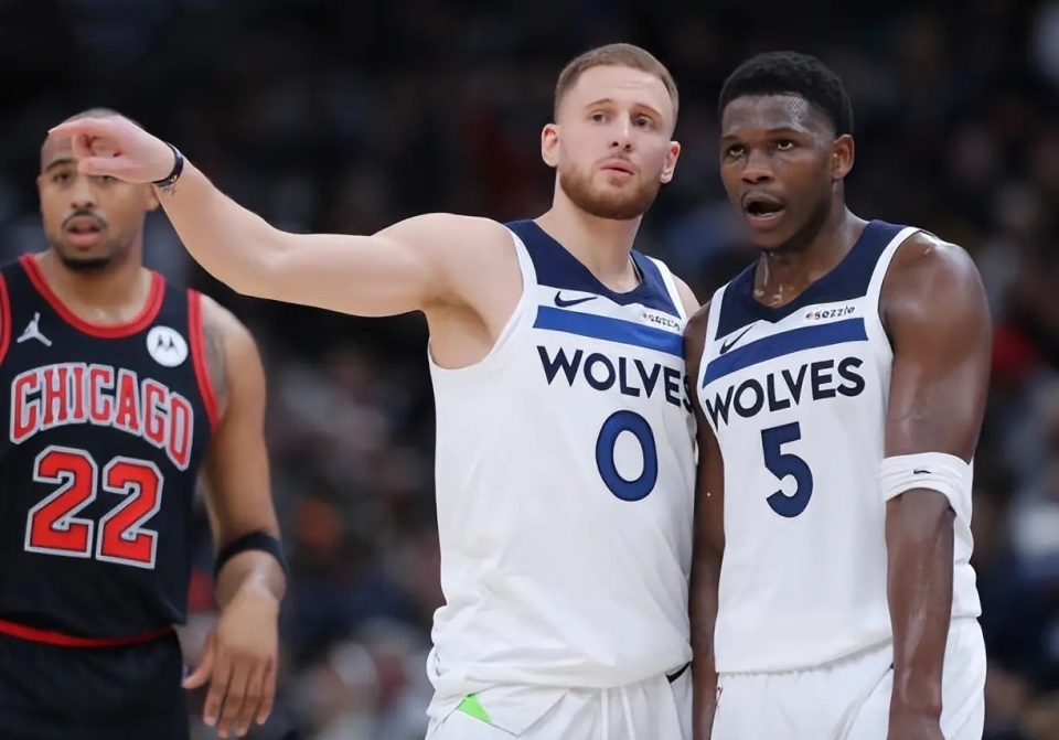 每体：拉菲尼亚是巴萨非卖品，个人目标赢得欧冠和2026年世界杯（每体：巴萨不出售拉菲尼亚，他剑指欧冠与2026年世界杯冠军）